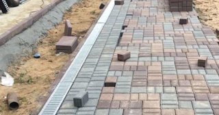 Профессиональная укладка плитки на улице в Химках в октябре