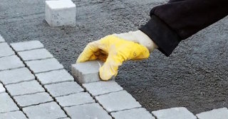 Укладка тротуарной плитки 50 на 50 в Химках в октябре