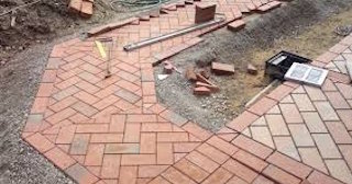 Укладка тротуарной плитки в Химках в октябре