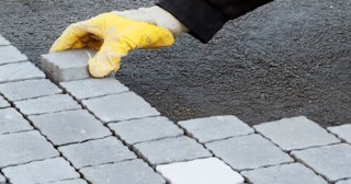 Укладка брусчатки в Химках - цена от 829 руб. за м2 | ТротуарнаяПлитка